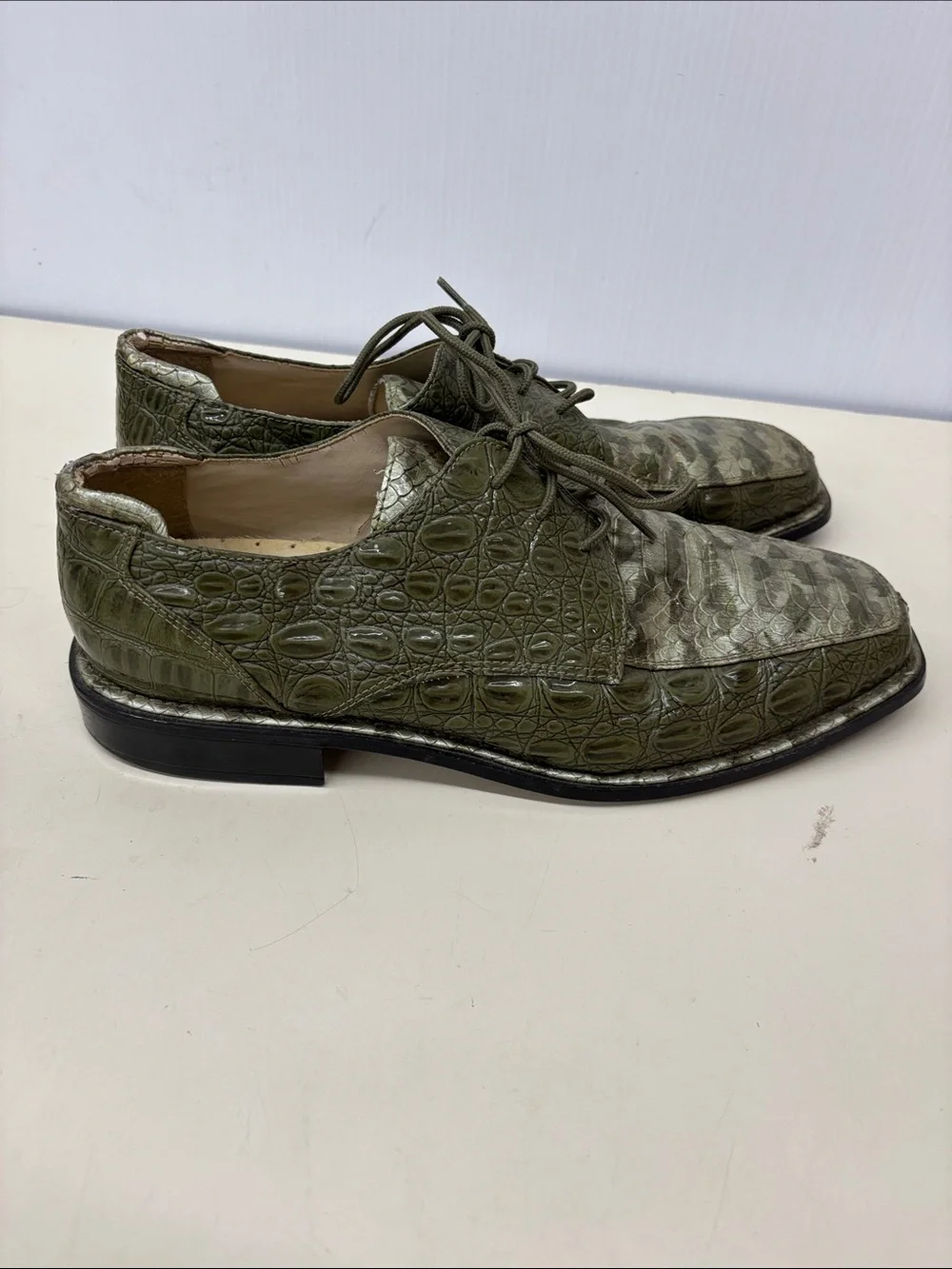 Men's Olive Green Embossed Faux Leather Lace-Up Derby Shoes